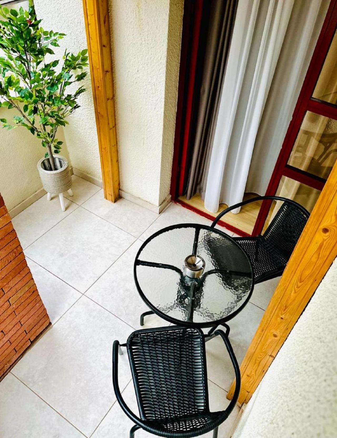 Hotel Well Inn Tbilisi Exterior foto