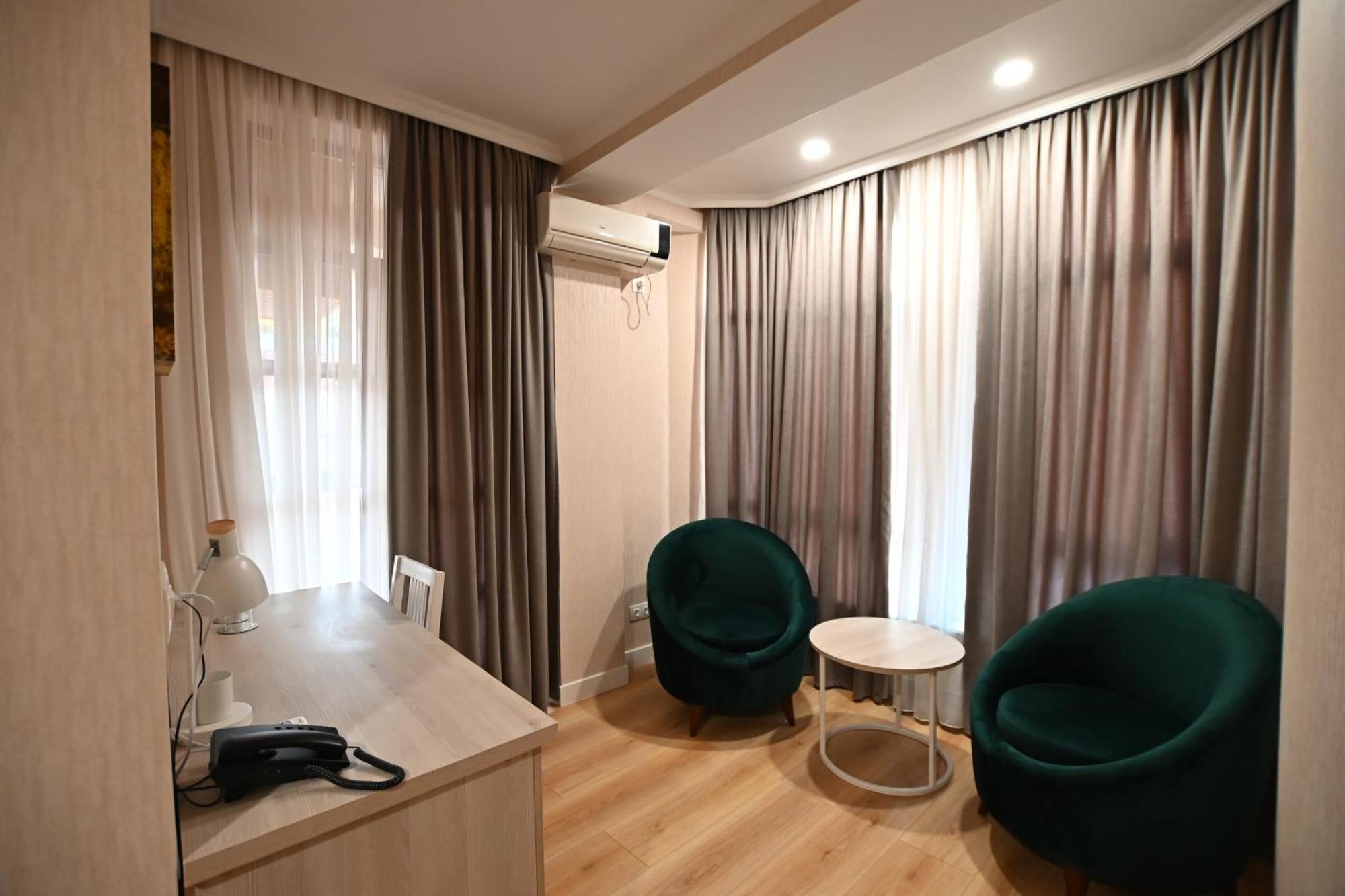 Hotel Well Inn Tbilisi Exterior foto